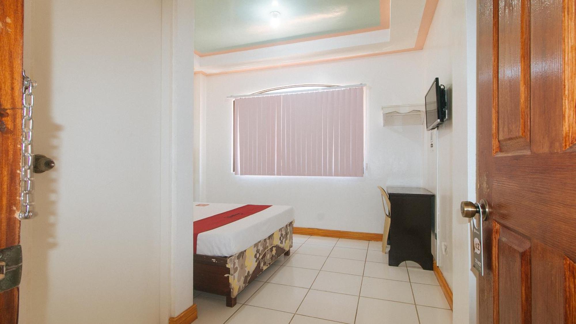 Reddoorz At Coco Grove Tourist Inn Panglao City Exterior foto