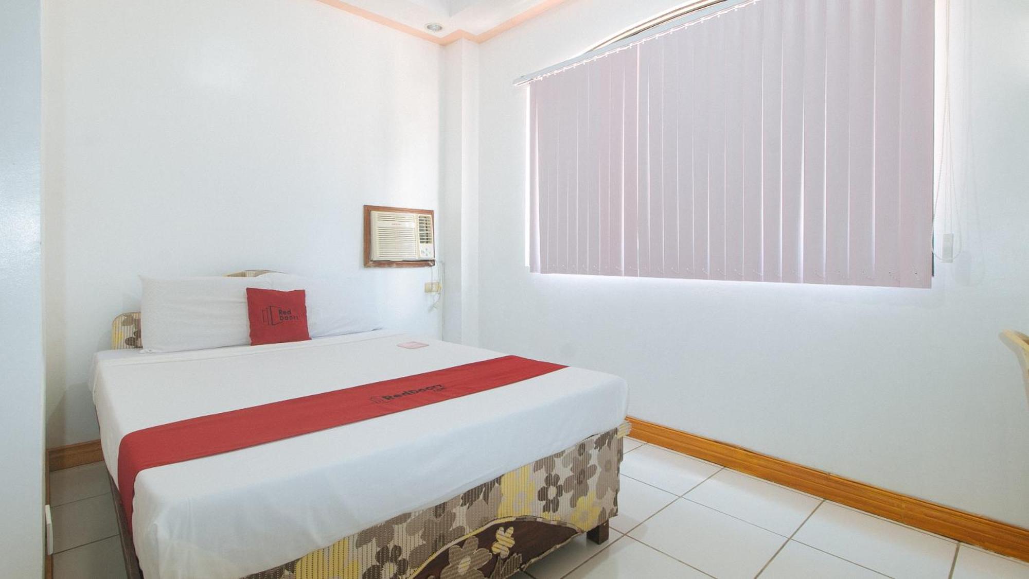 Reddoorz At Coco Grove Tourist Inn Panglao City Exterior foto