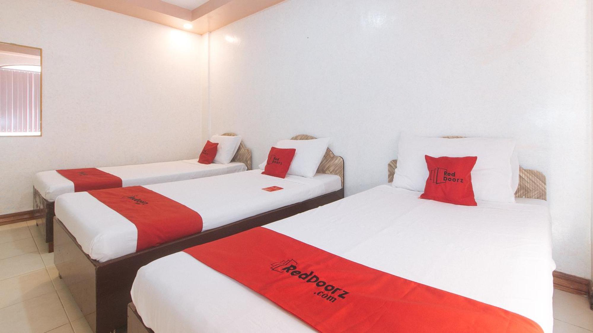 Reddoorz At Coco Grove Tourist Inn Panglao City Exterior foto