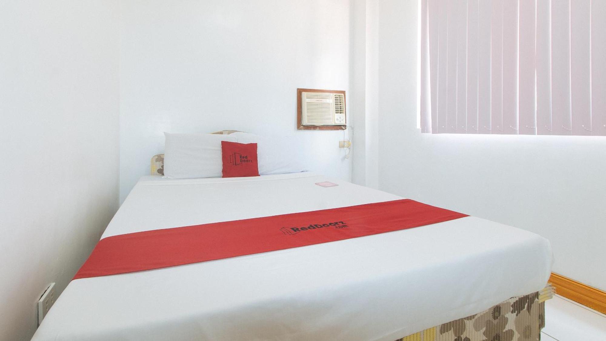 Reddoorz At Coco Grove Tourist Inn Panglao City Exterior foto