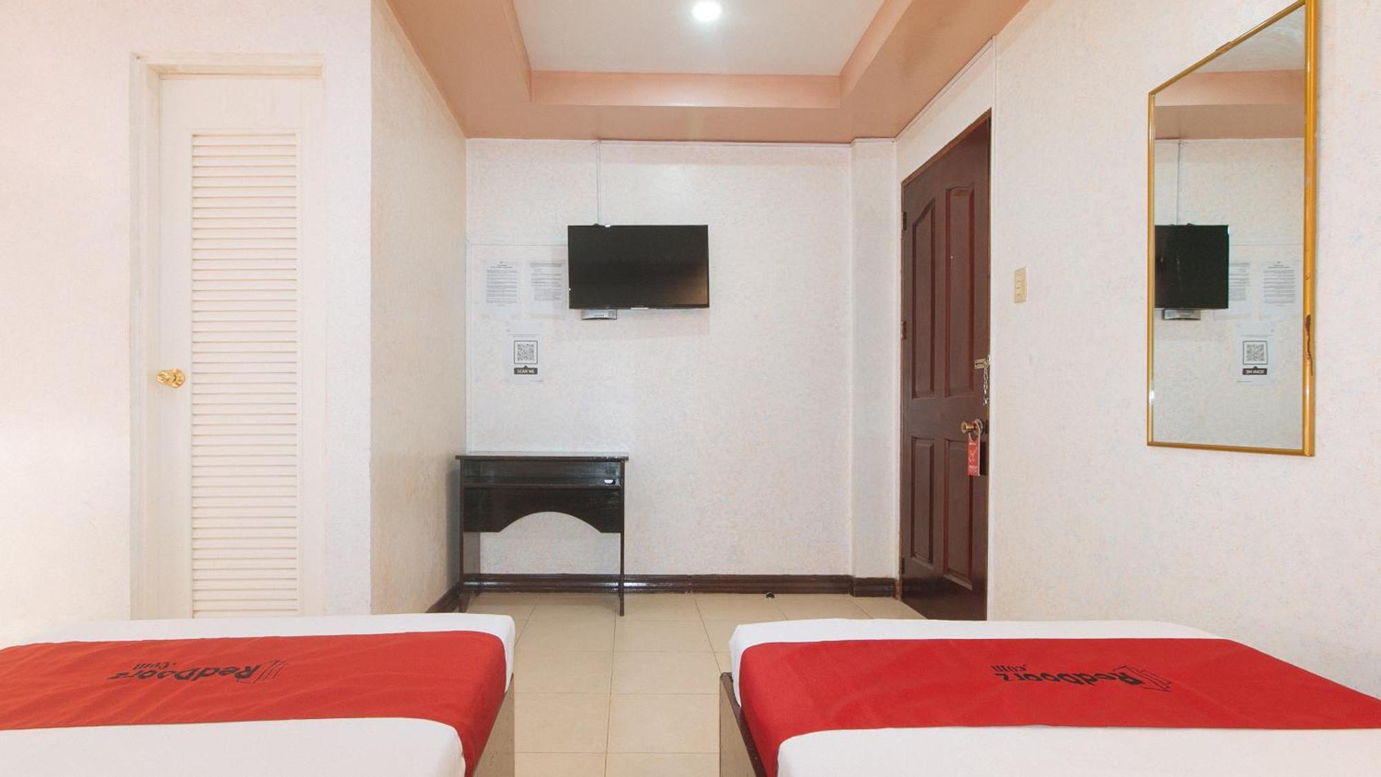 Reddoorz At Coco Grove Tourist Inn Panglao City Exterior foto